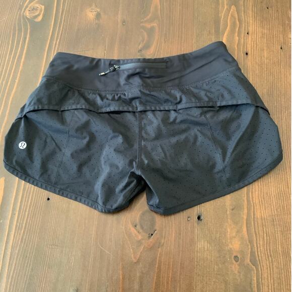 Lululemon Speed Short (Perforated 2.5") size 4 - Picture 7 of 8